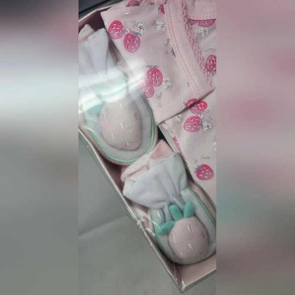 Vintage Baby Connection 3 Piece Newborn Girls Novelty Set Bib Onesie Booties NIB - Picture 7 of 7